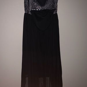 Strapless formal dress